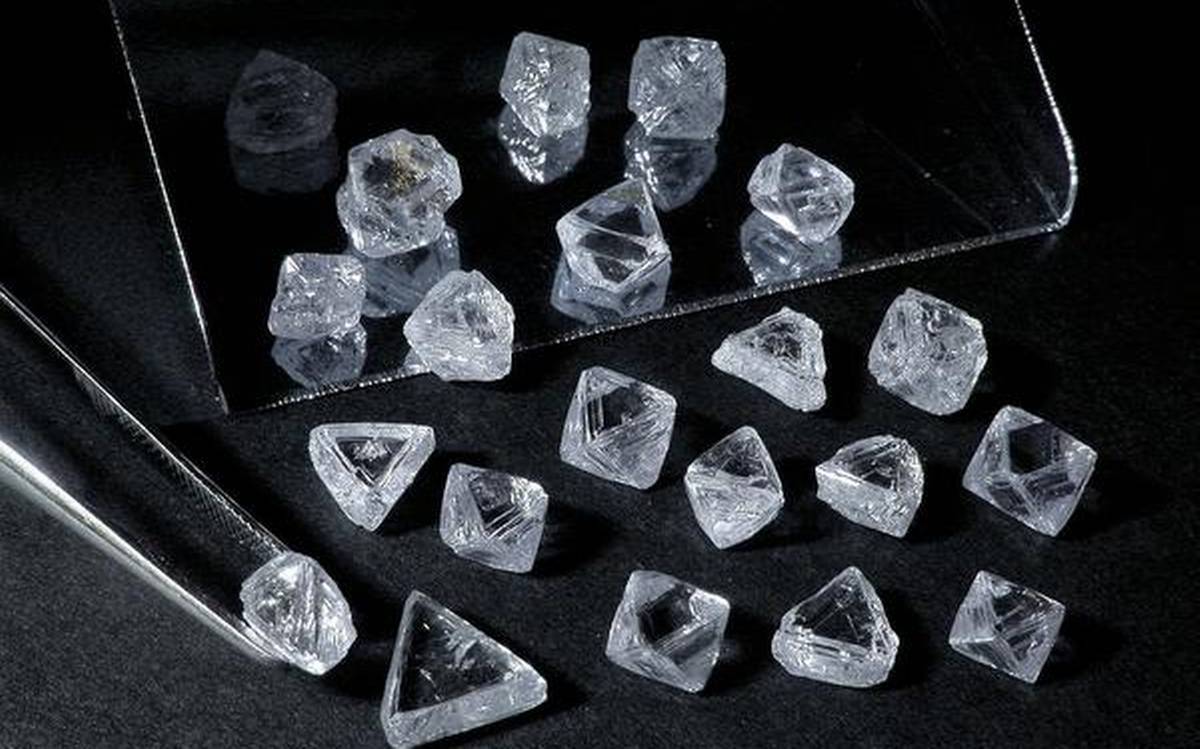 De Beers diamond buyers locked out in Botswana travel ban