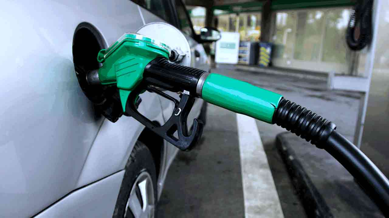 Nigeria to lower gasoline pump prices to 130 naira -sources