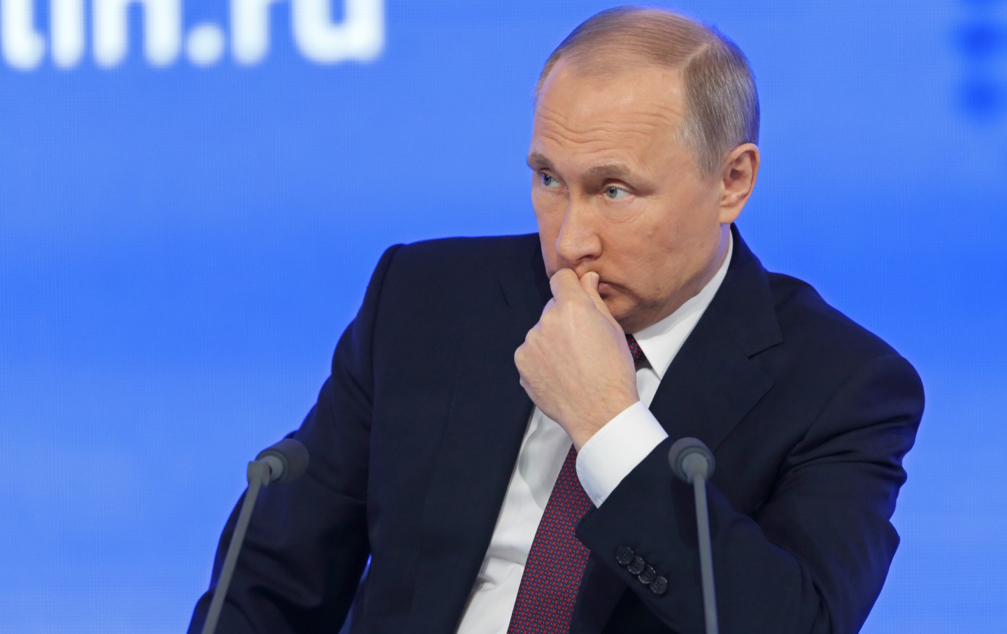 Saudi, Russia outline record oil cut under U.S. pressure as demand crashes