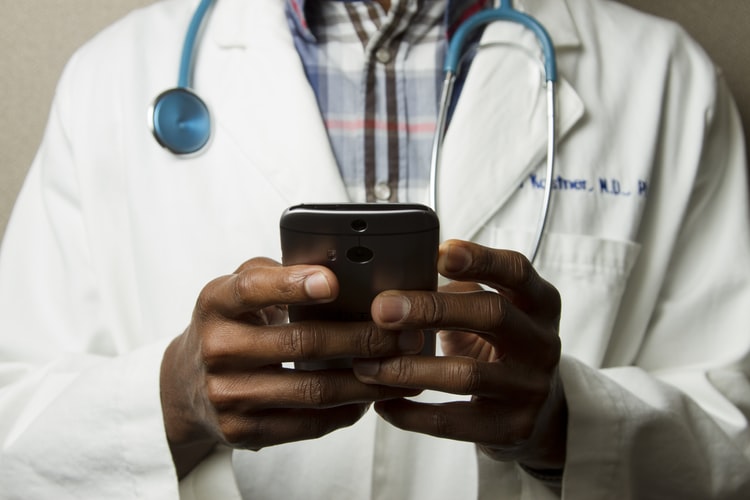 Coronavirus: Zimbabwean doctors file lawsuit against the government over lack of protective equipment
