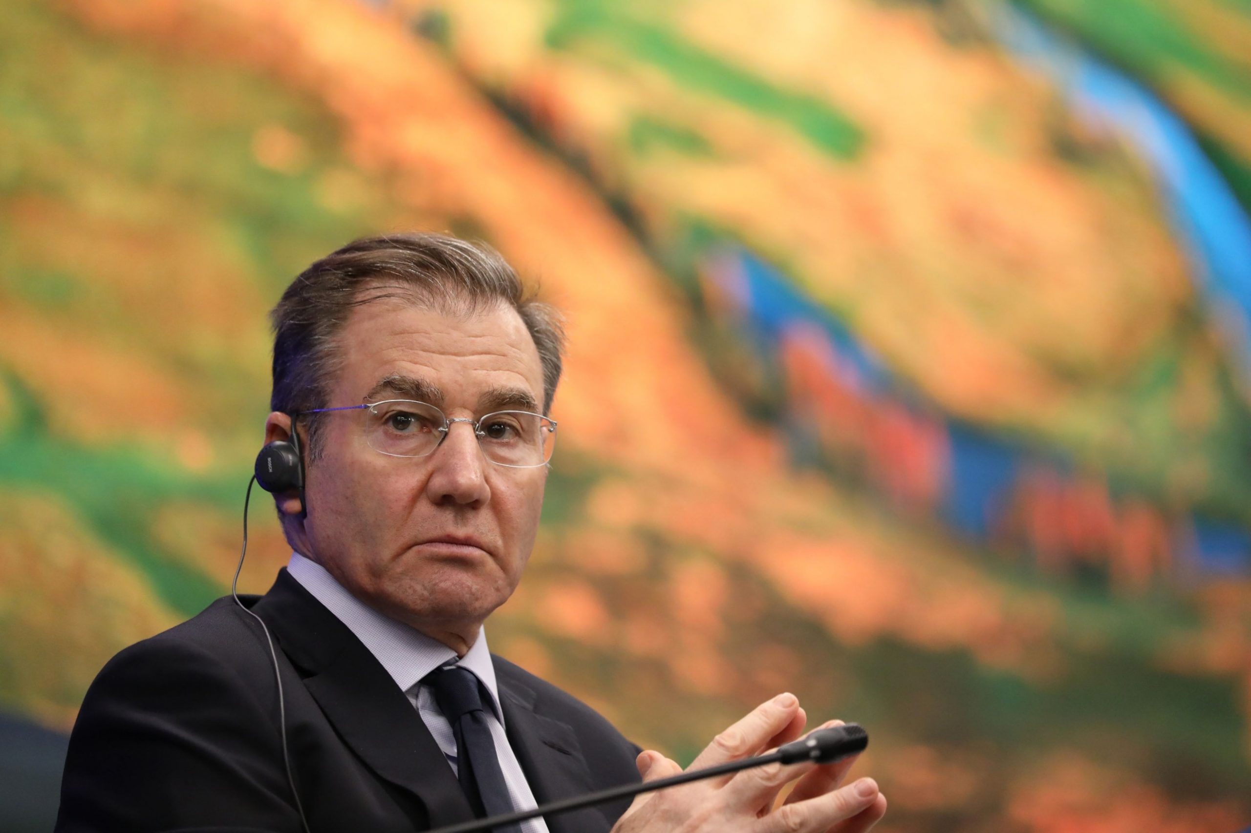 Glencore slashes spending and output guidance, says can ride out coronavirus