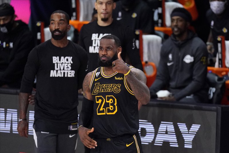 James, Davis help Lakers hold on to beat Rockets, tie series