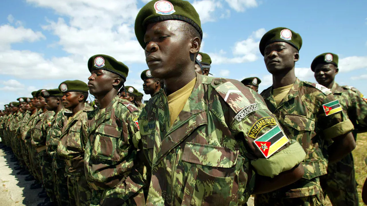 Mozambique army eyeing bid to retake port from jihadists