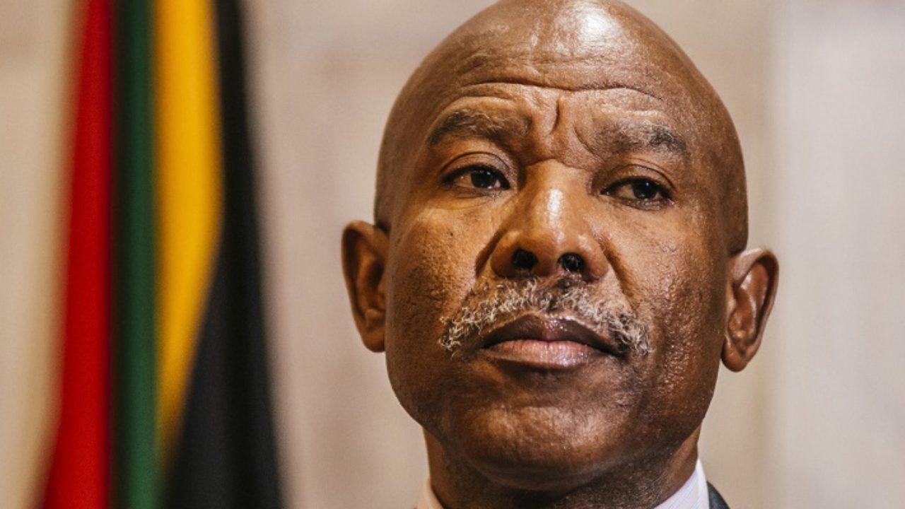 South Africa keeps rates flat as inflation risks balanced