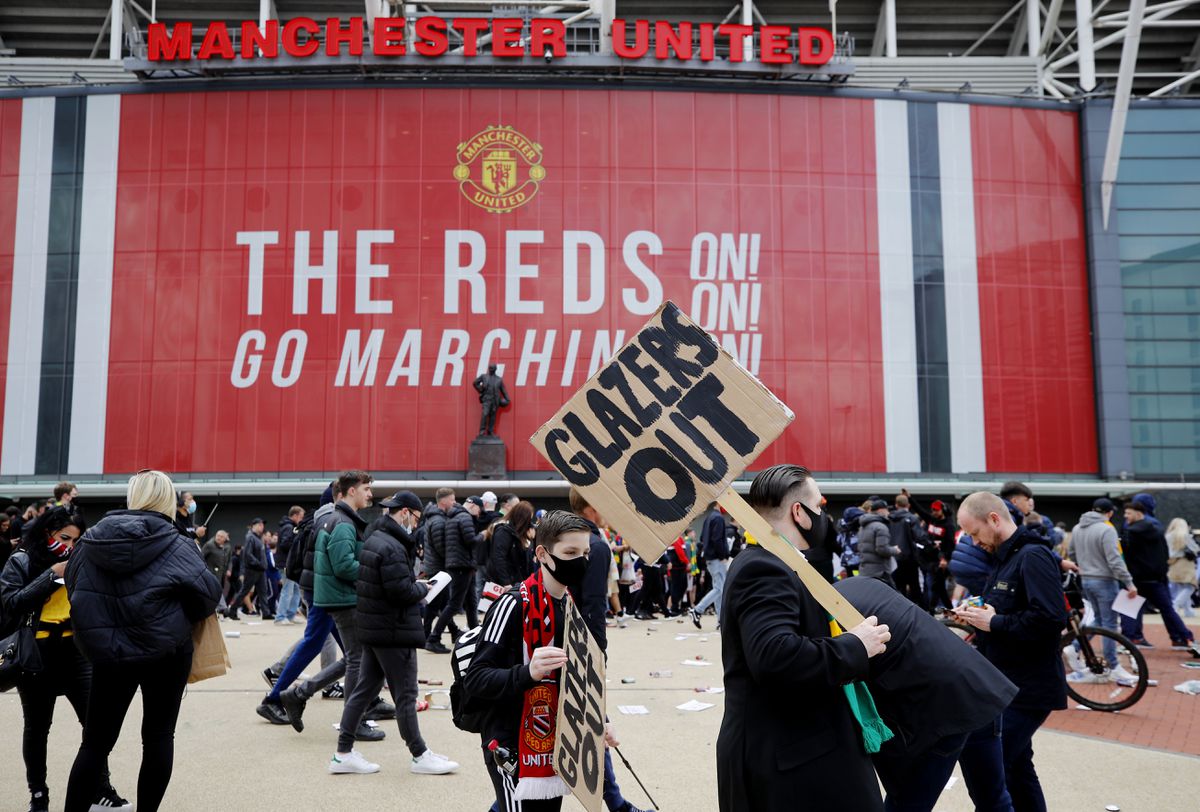 Man United-Liverpool match postponed after fans storm pitch