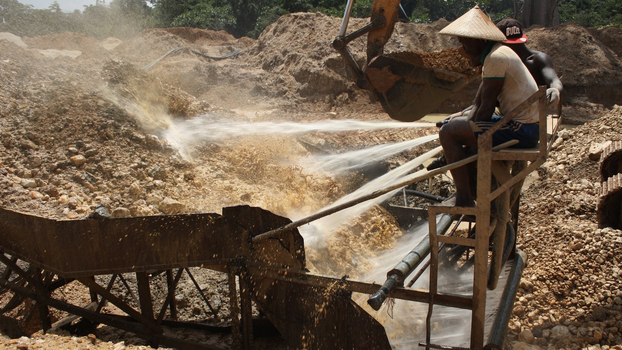 Nine dead in Ghana gold mine collapse: police