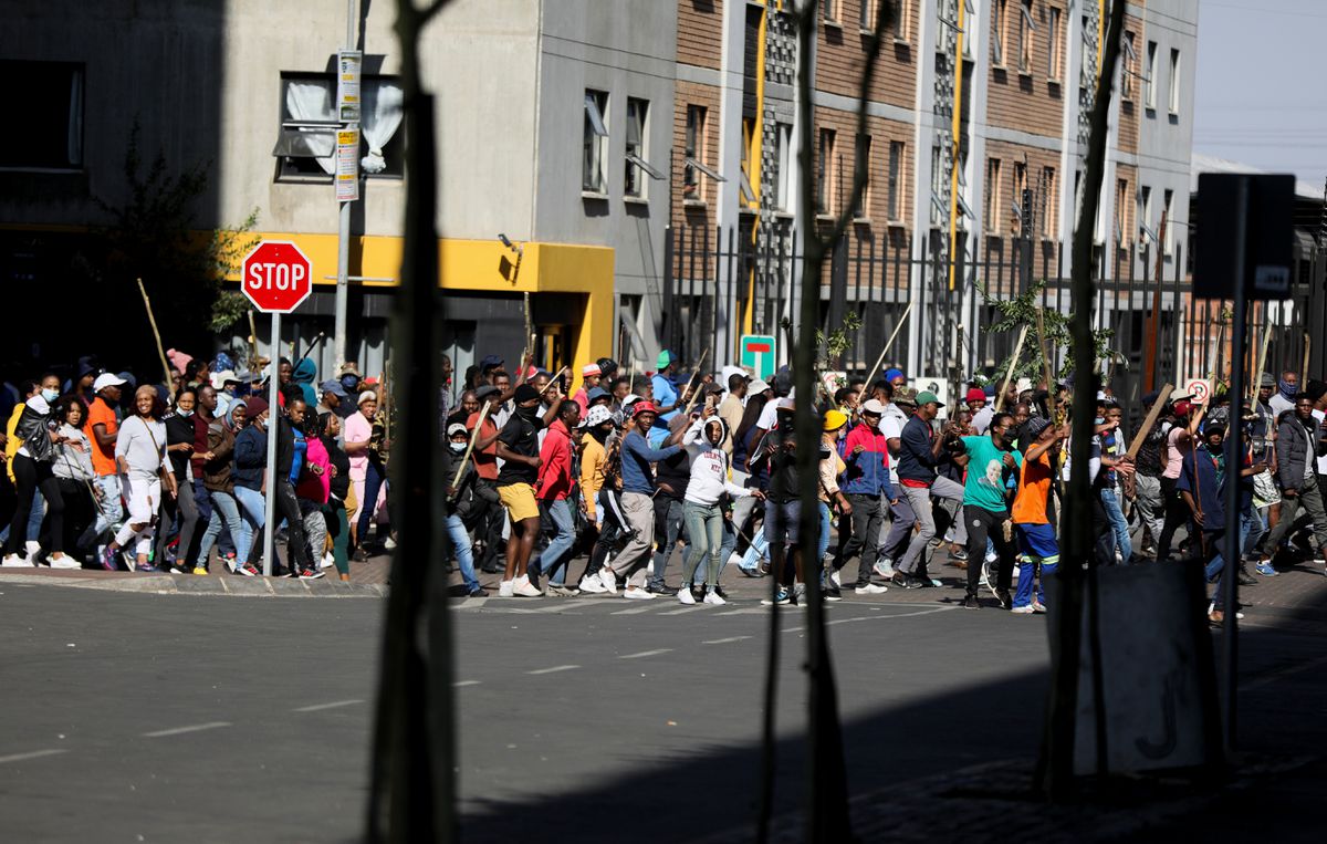 Protests rage on before hearing of S.Africa’s former leader Zuma