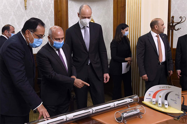 Egypt signs 4.45-bln-USD contract to establish 1st electric train line