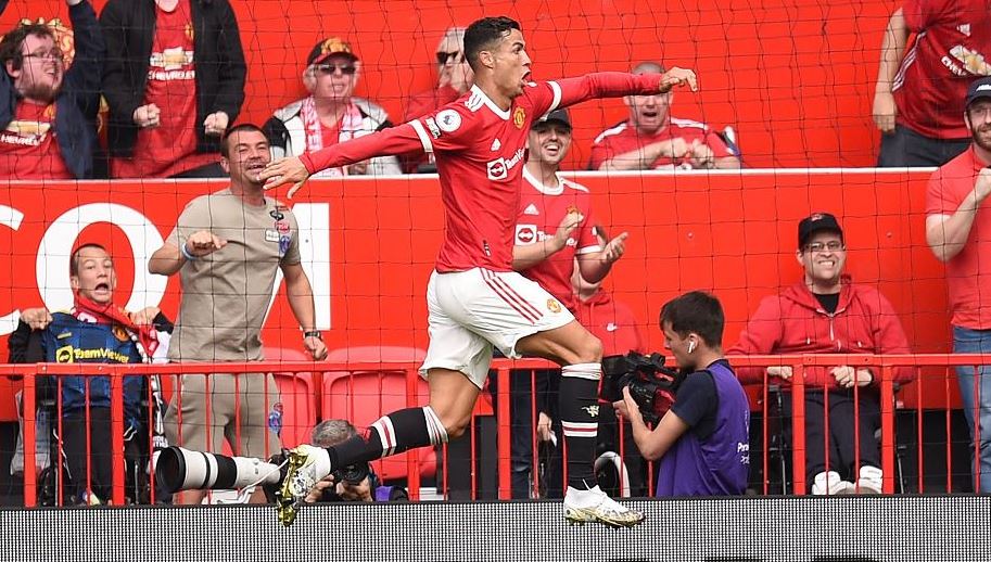 Ronaldo nets brace in return to Manchester United