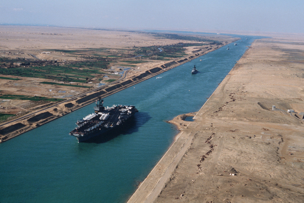 Egypt’s Suez Canal makes daily traffic record