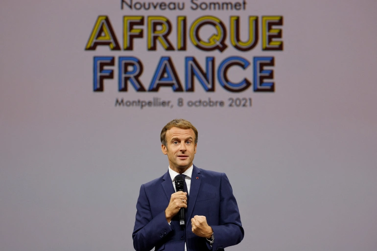 Cornered by African youth, Macron intends to repair FrancAfrique