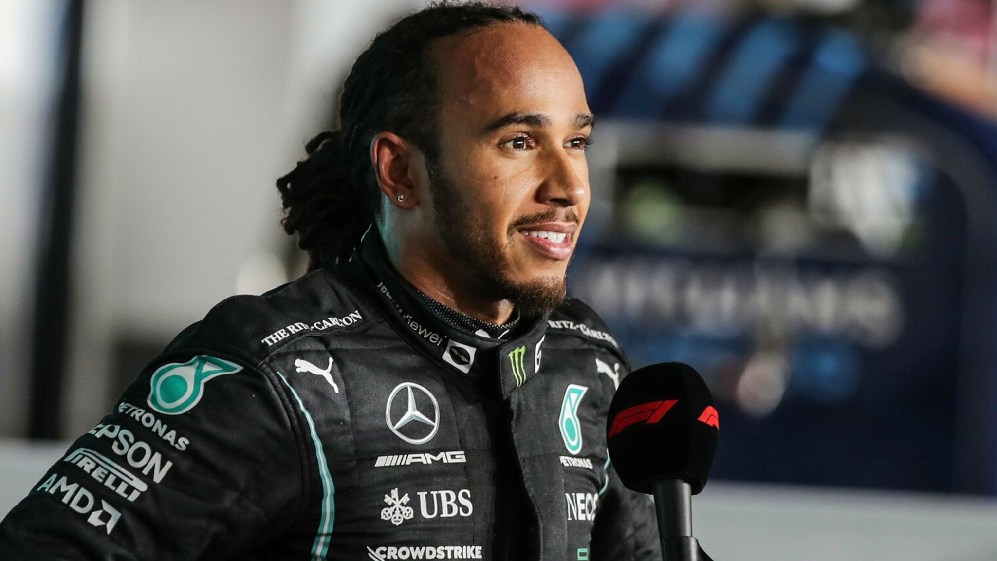 Lewis Hamilton closes on Max Verstappen in title with Qatar Grand Prix win