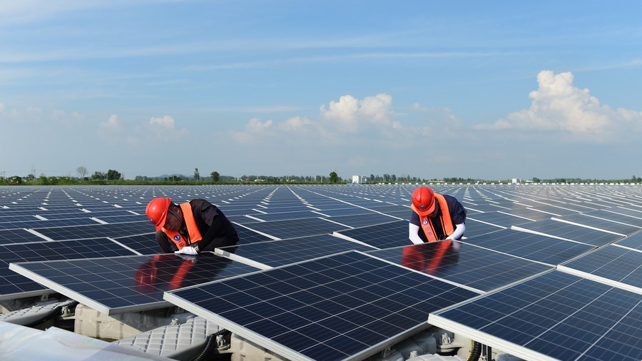 Developing renewable energy: Are the two largest economies pulling their weight?