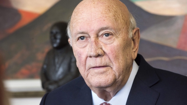 S. Africa’s last apartheid president dies