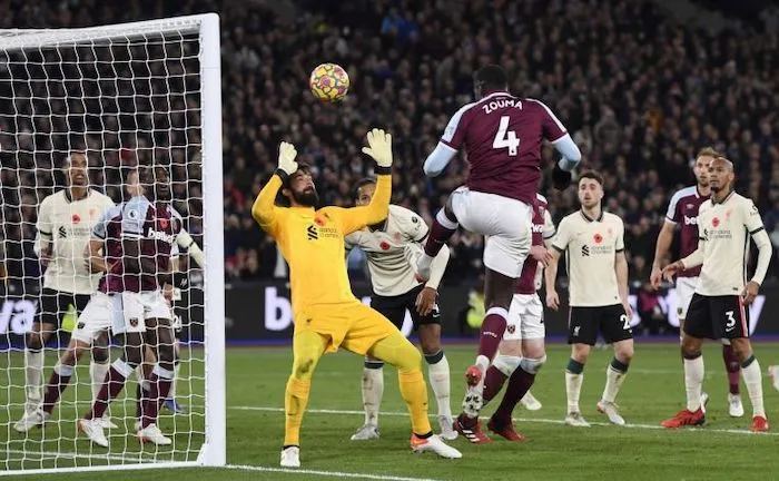 West Ham Beat Liverpool 3-2 to End Record Bid
