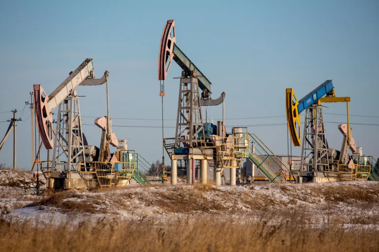 OPEC+ sticks with current oil production plan, despite Omicron