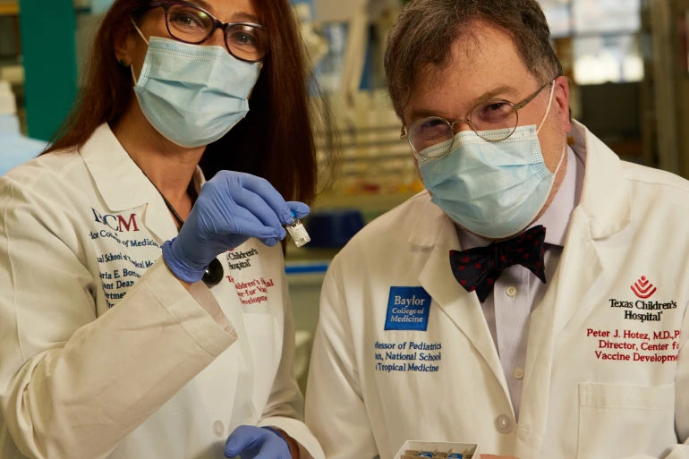 US researchers share COVID-19 vaccine with the world