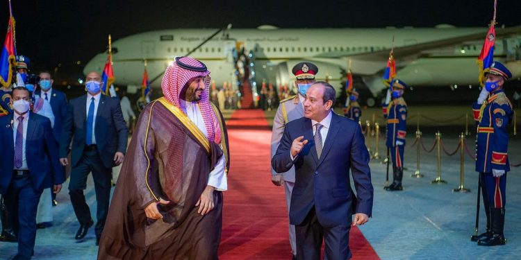 Egypt, Saudi Arabia ink deals worth $7.7 bln on crown prince’s visit