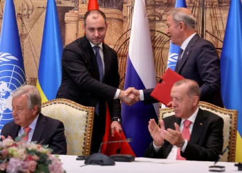 Russia, Ukraine sign deals on resuming grain exports