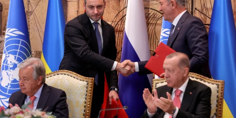 Russia, Ukraine sign deals on resuming grain exports