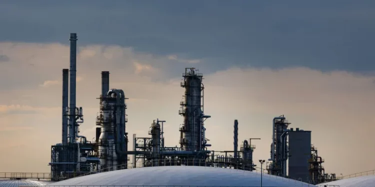 Oil steadies after plunging on recession fears