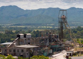 Zimbabwe offers target-beating incentive for biggest gold miners