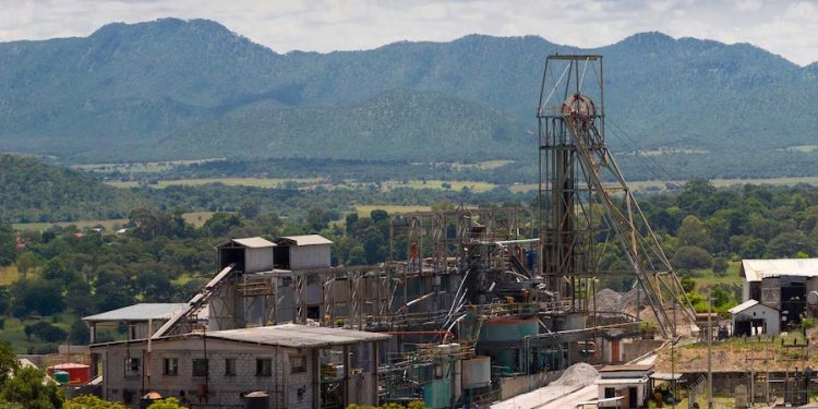 Zimbabwe offers target-beating incentive for biggest gold miners