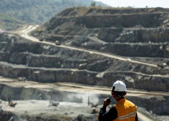 S.Africa’s Sibanye warns on profit, shares tumble