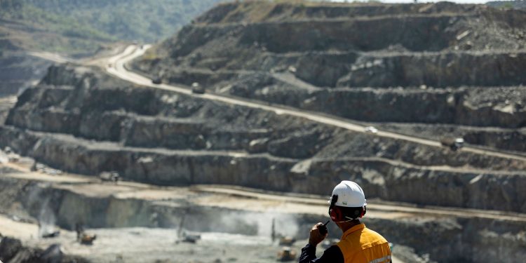 S.Africa’s Sibanye warns on profit, shares tumble