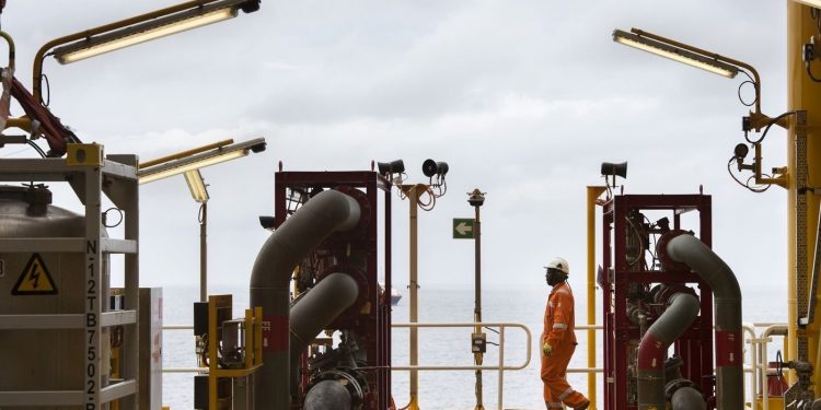 Angola Tops Nigeria as Africa’s Biggest Oil Producer in August