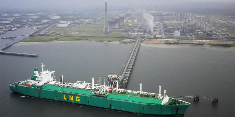 Nigerian firm says it can’t ship natural gas after flooding