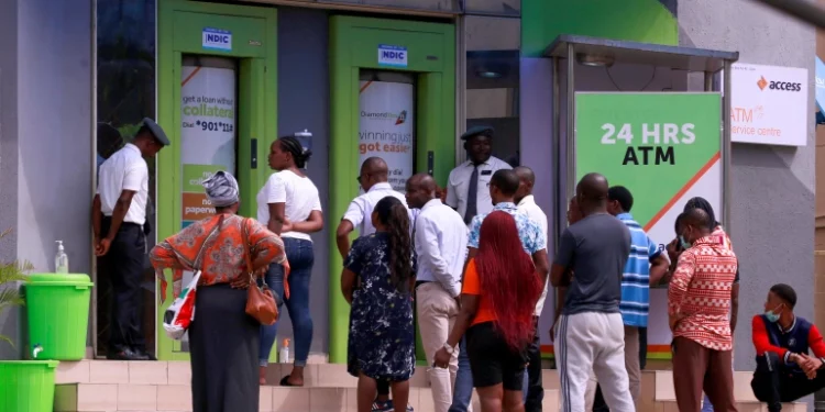 Nigeria to limit cash withdrawals to $225 a week