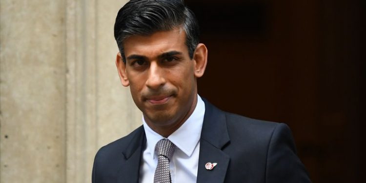 Sunak Heads for Crunch Talks With Unions as Strikes Hobble UK
