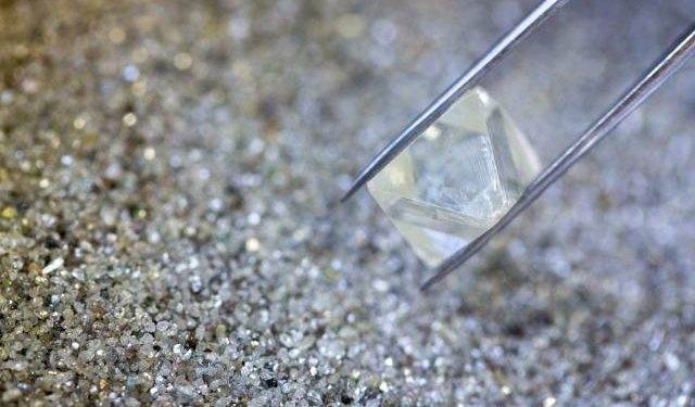 Zimbabwe Central Bank’s Diamond Stockpile Boosts Mineral Reserves