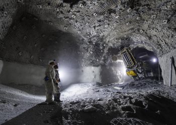 De Beers in Talks to Prevent Strike at South Africa’s Largest Diamond Mine Amid Wage Dispute