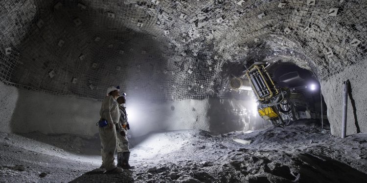 De Beers in Talks to Prevent Strike at South Africa’s Largest Diamond Mine Amid Wage Dispute