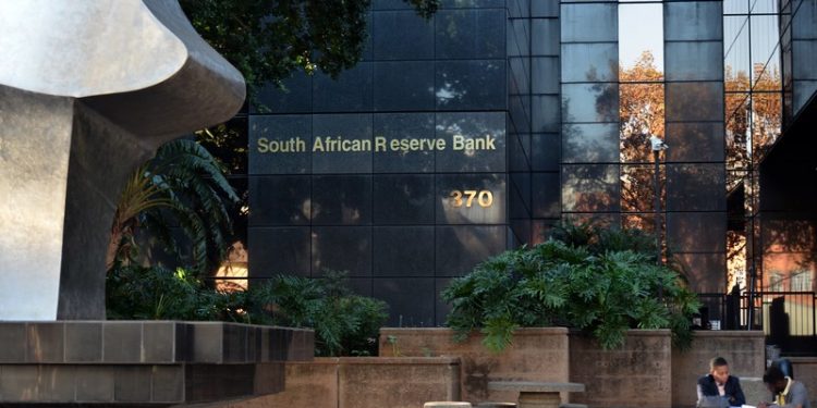 South Africa holds key rate but policymakers still flag inflation risks