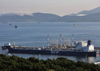 Oil eases as US demand concerns outweigh fears over Middle East conflicts