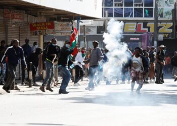 Kenyan Police Use Tear Gas to Disperse Protesters in Nairobi Amid Tax Hike Demonstrations
