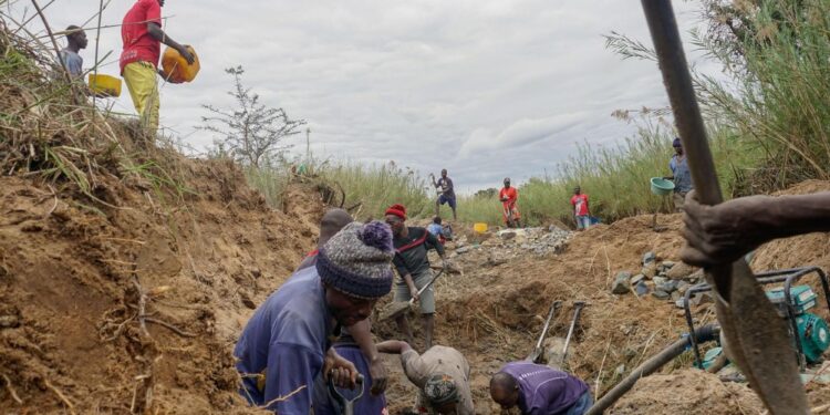 Zimbabwe’s Artisanal Gold Deliveries Experience Significant Increase