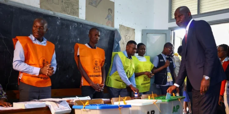 Daniel Chapo Leads Mozambique Polls, Opposition Demands Transparency