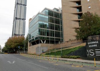 Offshore Investors Shift Interest to South African Equities, Pull Back from Bonds
