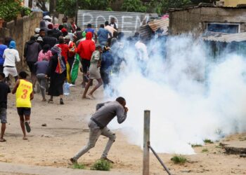 Mozambican Protests Escalate Amid Election Dispute and Police Crackdown