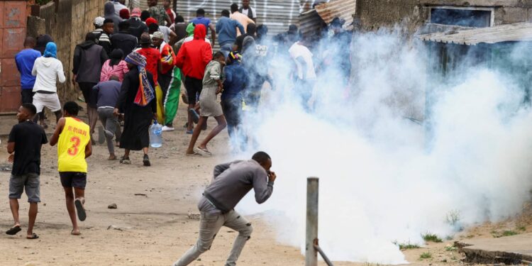 Mozambican Protests Escalate Amid Election Dispute and Police Crackdown