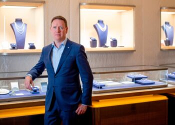 De Beers CEO Highlights Botswana’s Leadership in Diamond Sustainability
