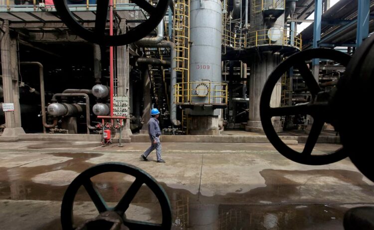 Oil Prices Rebound Amid Geopolitical and Trade Uncertainty