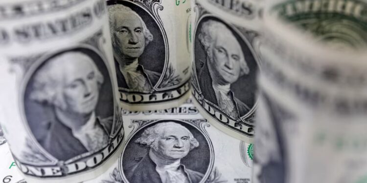 US Dollar Climbs as Middle East Tensions Trigger Rush for Safe Assets