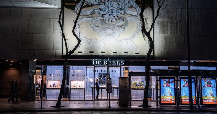 Angola Seeks Minority Stake in De Beers to Bolster Regional Balance of Diamond Industry Ownership