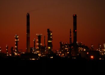 Dubai crude premium drops sharply as selling pressure rises