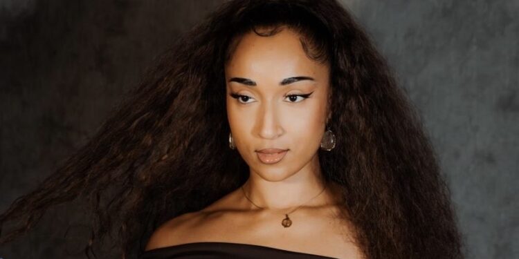 Akuvi leans into vulnerability with haunting new single Strangers